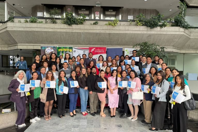De la inspiración a la acción: WEF Ecuador abre 20 becas internacionales para transformar conocimiento en oportunidades